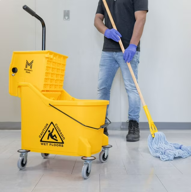 Member's Mark Commercial Mop Bucket with Wringer