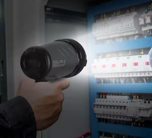1000 Lumens LED Compact Rechargeable Spotlight